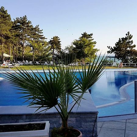 דירות פומורי Blue Bay Sea View מראה חיצוני תמונה