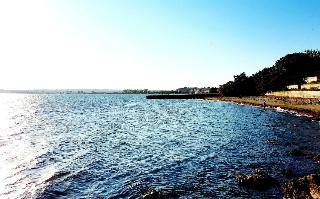 דירות פומורי Blue Bay Sea View מראה חיצוני תמונה